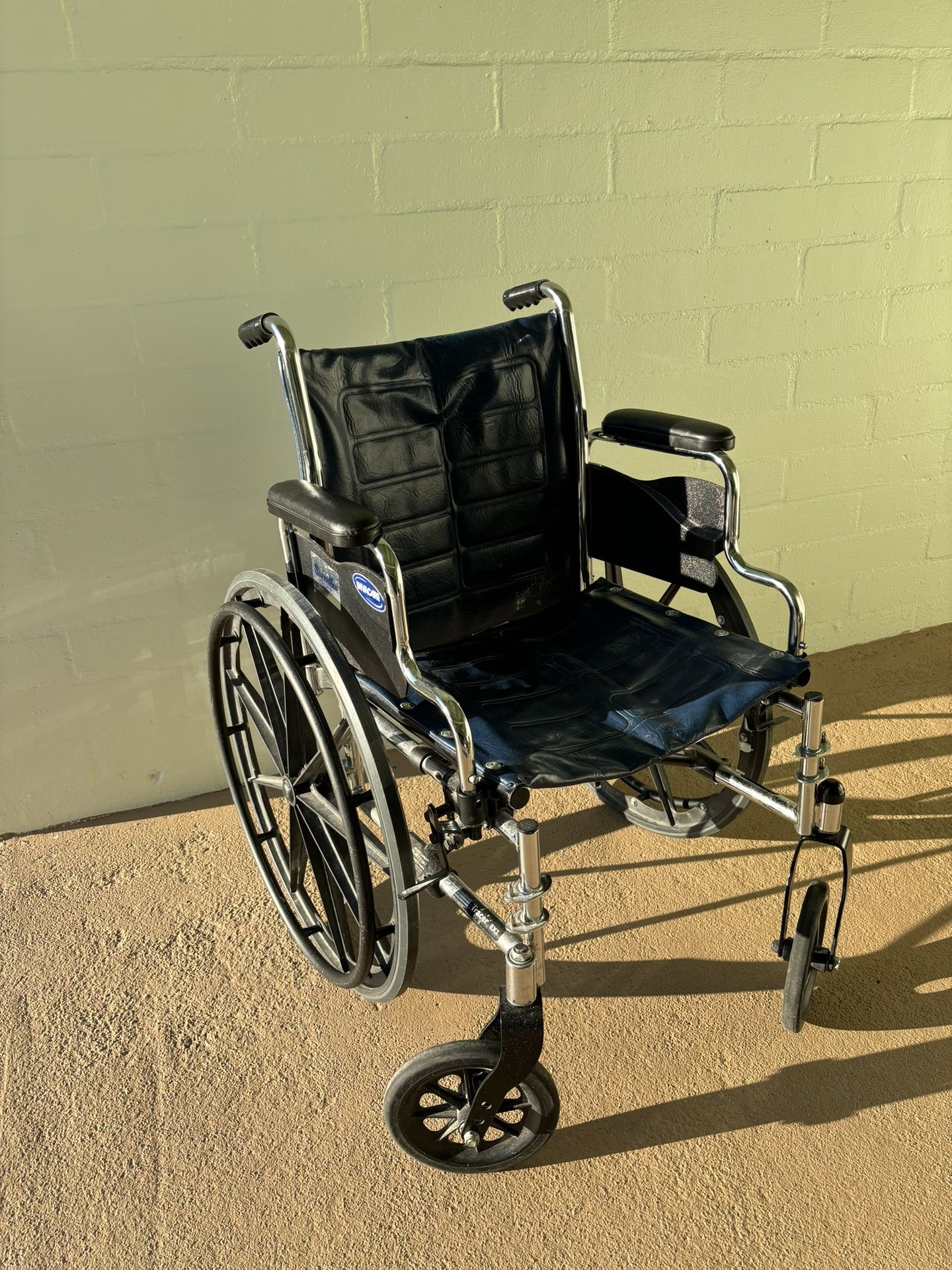 Wheelchair (no footrests)