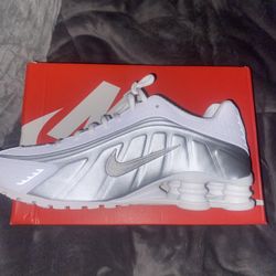 Nike Shox R4 