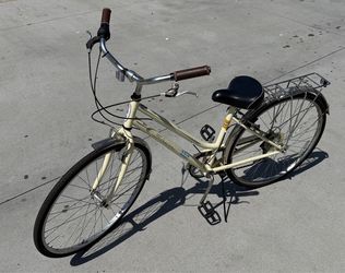 Women's Cruiser Schwinn Gateway Bike