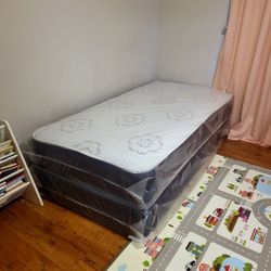 NEW TWIN-SIZE MATTRESS AND BOX SPRING 💤