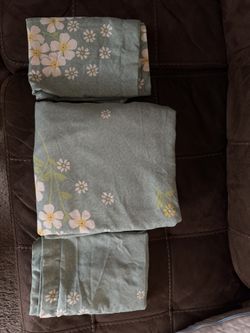 1 Bed Sheet And 2 Pillow Covers