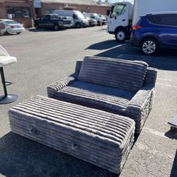 Thomasville Fabric Oversize Chair With Storage Ottoman 