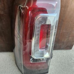 Yukon Denali Tail Light (1)