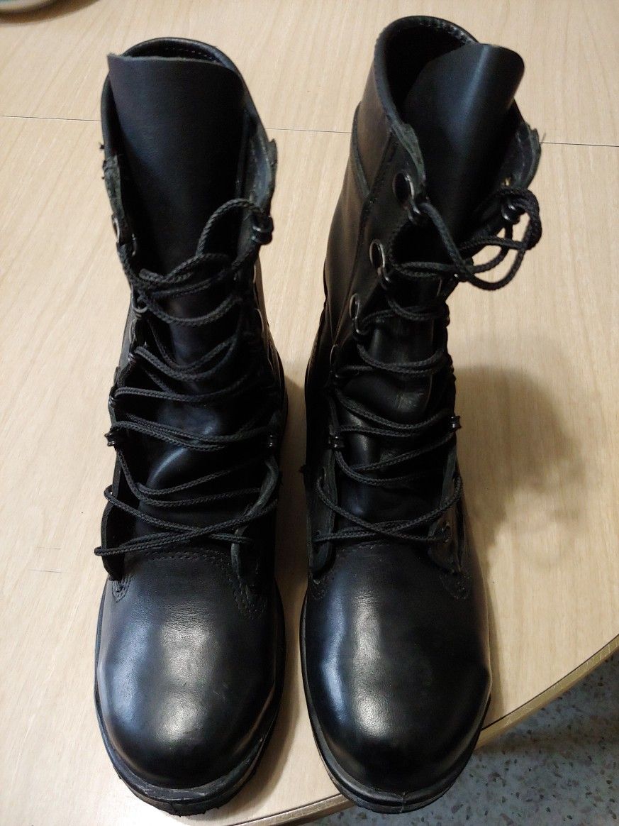 New Belleville Women Military Boots. Hablo Español