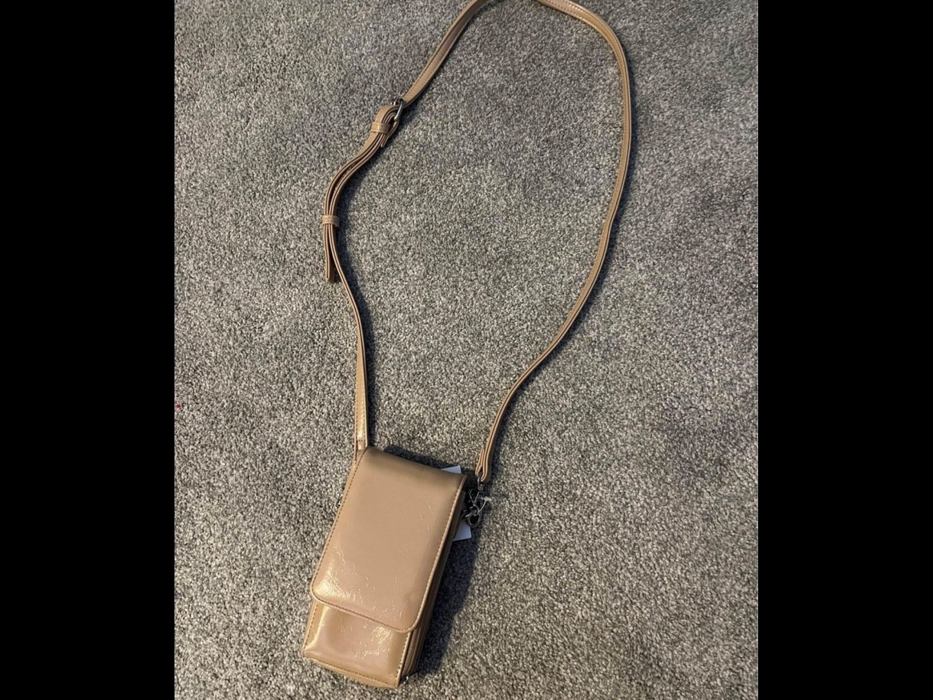 New Womens Beige Small Purse Wristlet Clutch Pocketbook with Removable Crossbody Strap NWT - Gift!