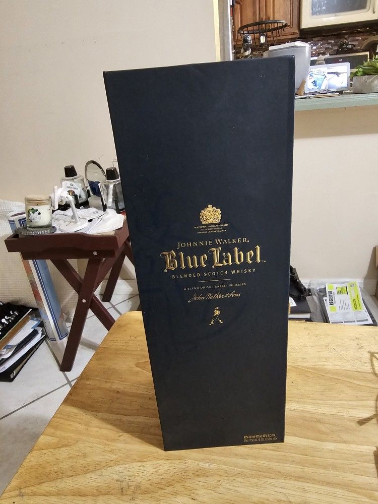 EMPTY" DOES NOT CONTAIN ALCOHOL. BOTTLE, AND CASE OF JOHNNY WALKER BLUE LABEL. $10 EACH.6 AVAILABLE.