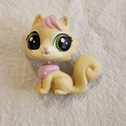 LPS Karey Cane Cat Kitty Kitten.  Surprise Families.  #3918.   Beige & Pink with Green Eyes.  Head is removable.  Adorable Littlest Pet Shop figurine.