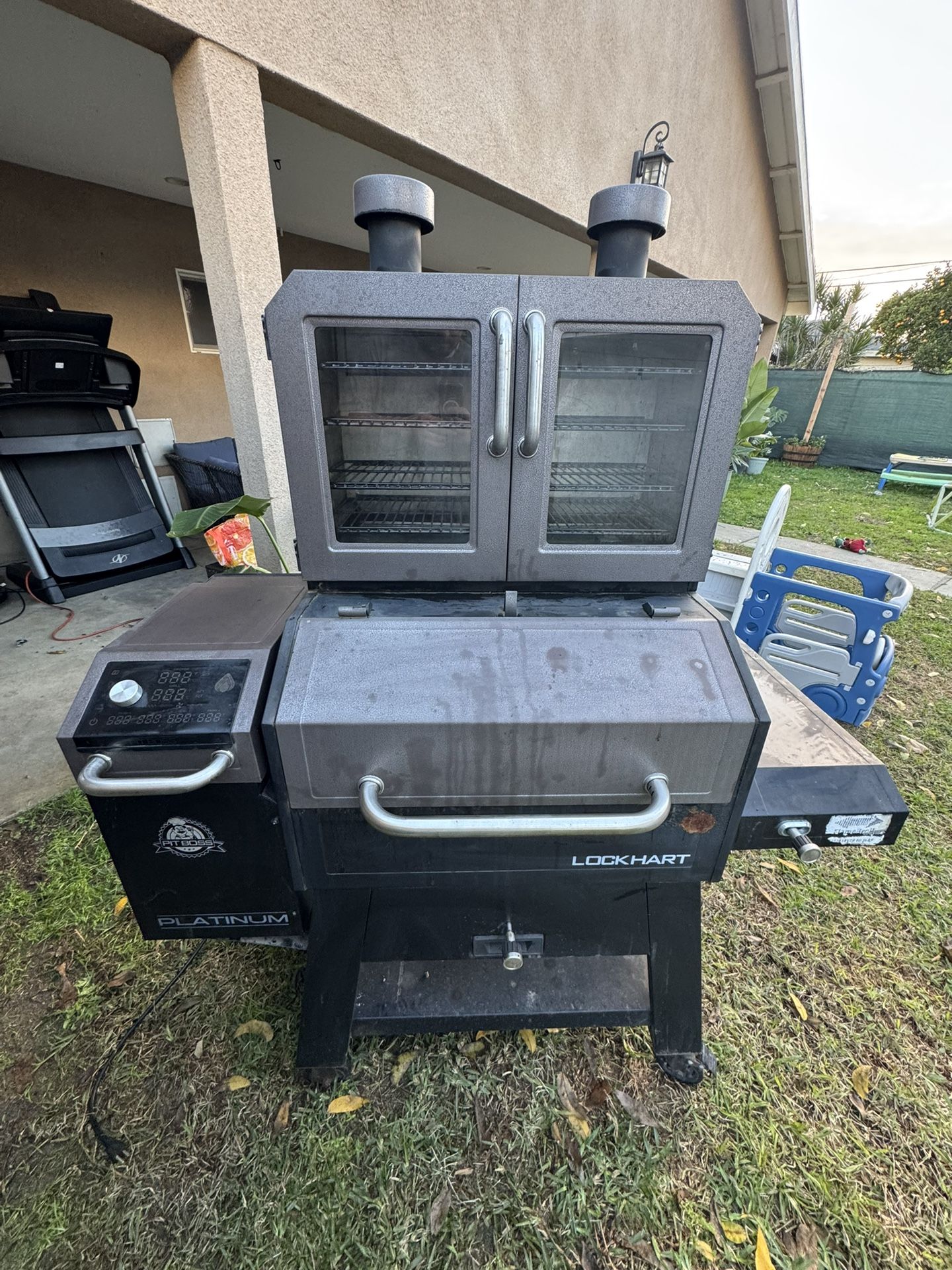 Pitboss Lockhart Platinum Smoker And Grill