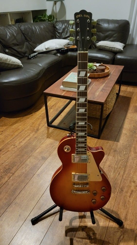 Les Paul Guitar- Del Sol