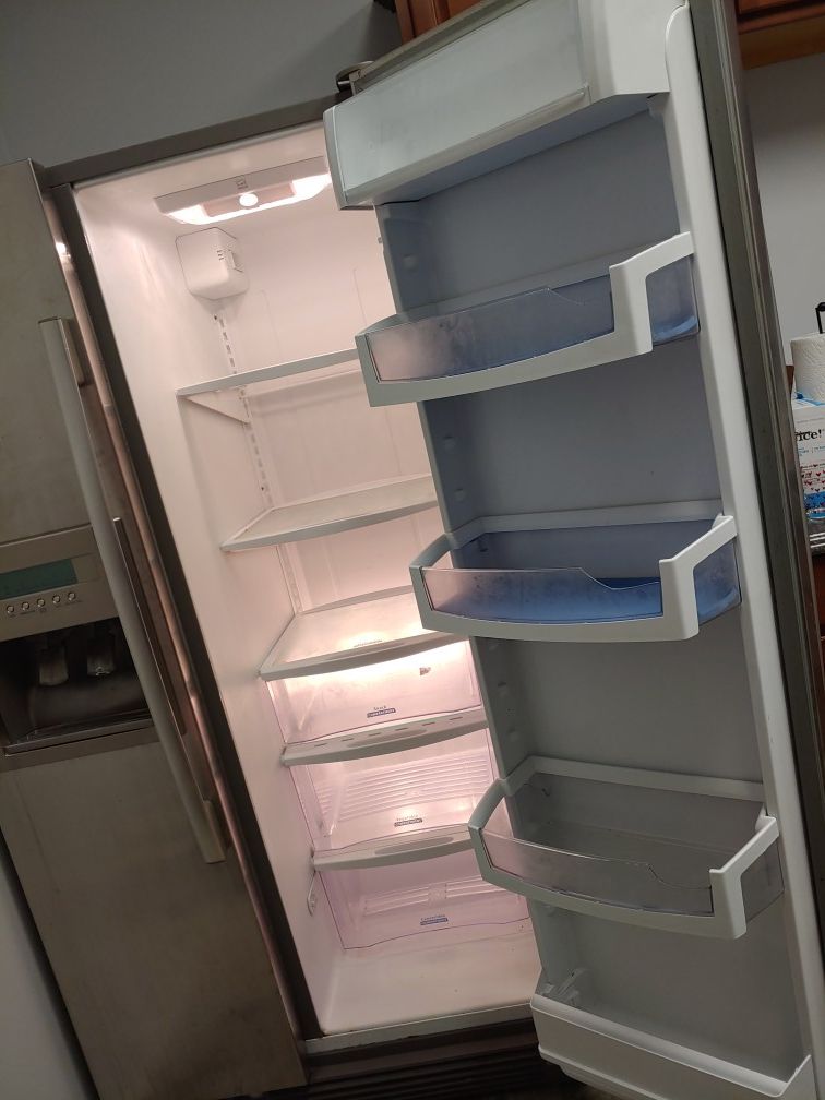 Whirlpool Conquest Gold Refrigerator for Sale in Tampa, FL OfferUp