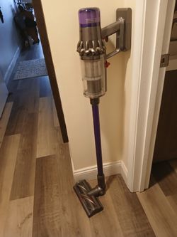 Dyson V8 Vacuum