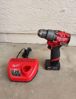 Milwaukee M12 FUEL 12V Lithium-Ion Brushless Cordless 1/2 in. Hammer Drill With 3 Ah Battery And Charger 