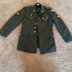 U.S. Army Military Dress Jacket Green 40R with Patches and Buttons.  Great pre-owned condition.   Pick up available in Arlington VA by the Sheraton of