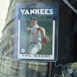 Phil Niekro 1986 Topps Baseball Card 