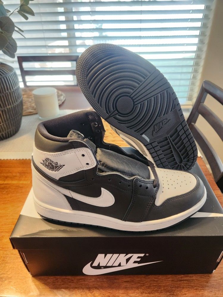Air Jordan 1 High Black White