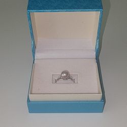 Pearl + Diamonds Set In White Gold