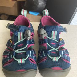 Girl Toddler KEEN Sandals Size  10  ( Used )