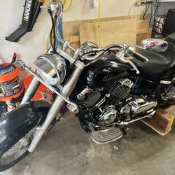V Star Classic 2002 650 CC Price drop