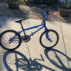 Mongoose Mode 100 BMX Bike 