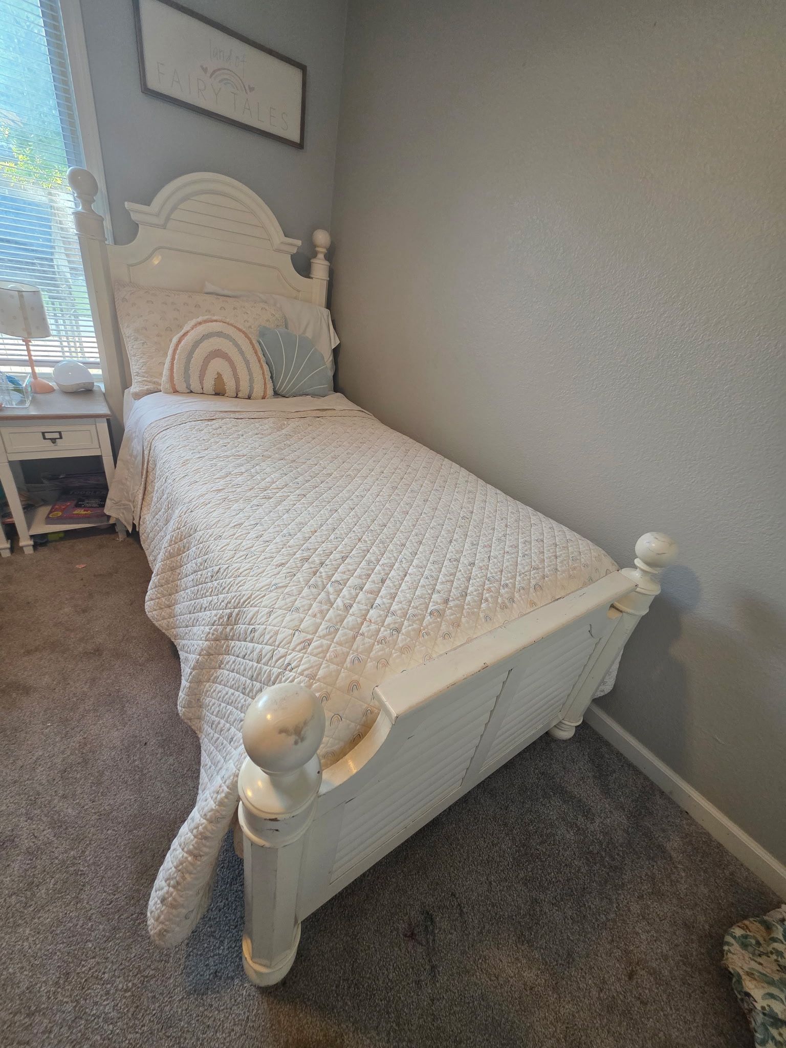 twin size bed