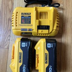*NEW* Dewalt 20V 8.0Ah (2-pack) Battery And DCB118 Rapid Charger