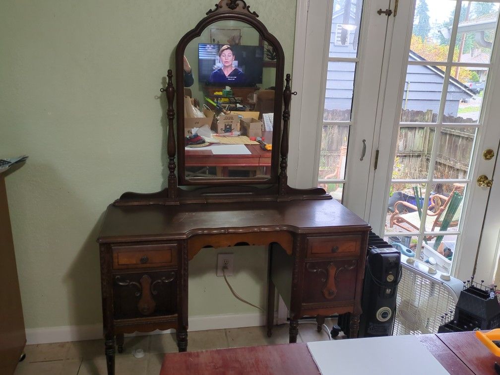Antique Vanity With Mirror 