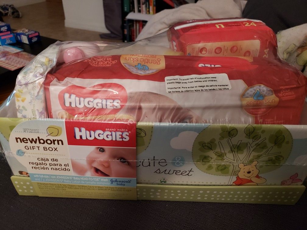 BABIES R US EXCLUSIVE DISNEY HUGGIES NEWBORN SET