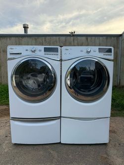 Whirlpool washer and dryer laundry set