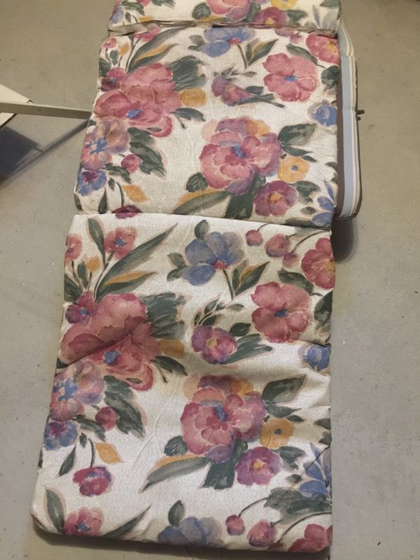 Lounge chair cushion