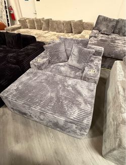New in box Cloud Chaise Lounge with Cup Holders