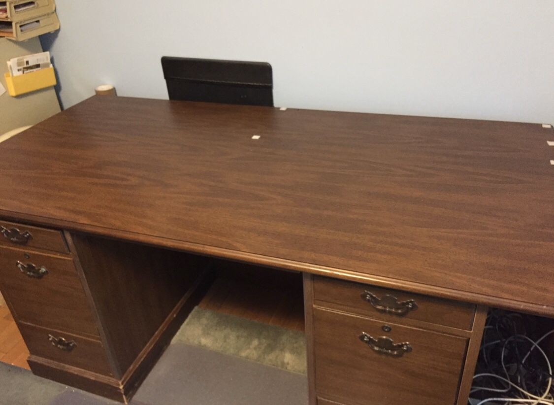 Beautiful solid style desk