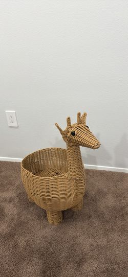 Giraffe Basket 