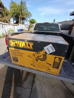 DEWALT
15 Amp Corded 12 in. Double Bevel Sliding Compound Miter Saw with XPS technology, Blade Wrench and Material Clamp modelo des780