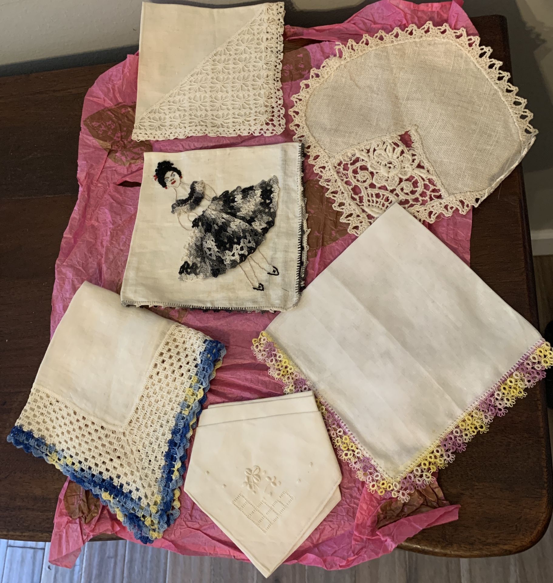 Vintage/Antique Womens Handkerchiefs 
