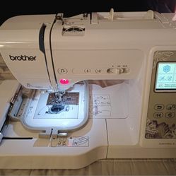 BROTHER SE600 Embroidery & Sewing Machine