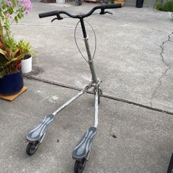 Trike T67s 3 Wheel Carving Scooter. 