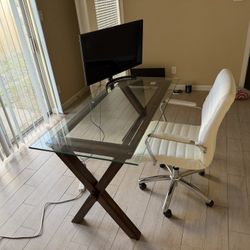 Pottery Barn Desk / Chair / 2025’ 32” LG HD Monitor