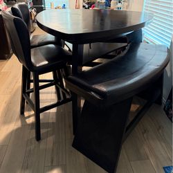 Dining table set