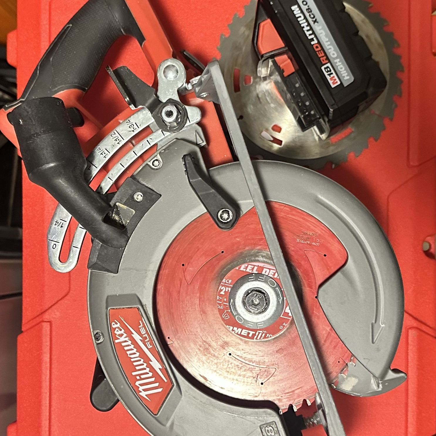 Milwaukee M18 Fuel Circular Saw W / 8.0 High Output Battery