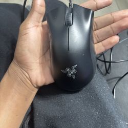 Razer DeathAdder Essential Wired Optical Gaming Mouse for PC, 5 Buttons, Black