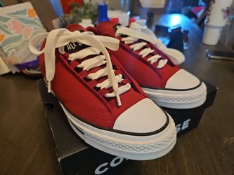 Pair of new CONVERSE LOWTOP shoes