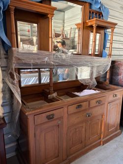 Nice vintage furniture piece with marble top in great condition