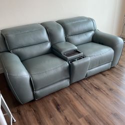 💯 Percent Italian leather Sofa.