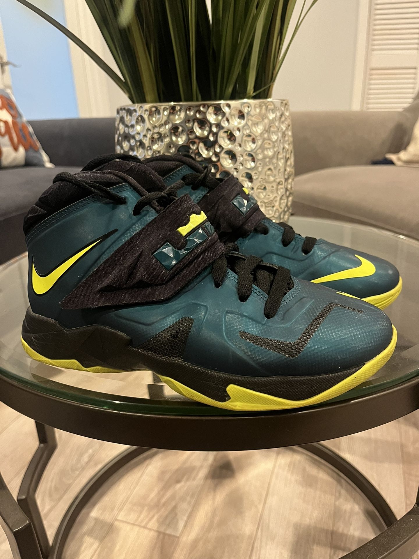 Nike LeBron Size 5