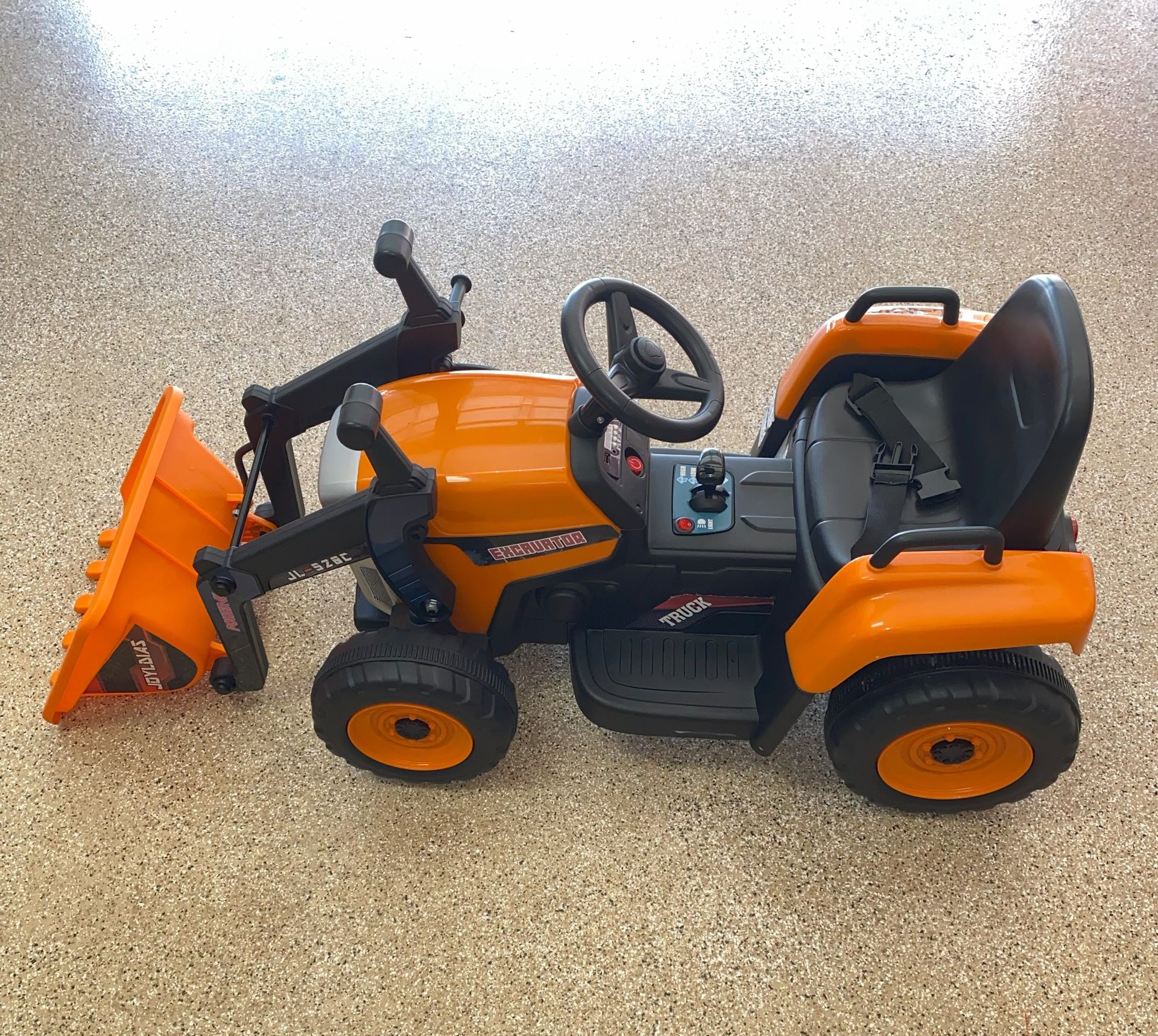 RIDE ON TRACTOR FOR KIDS - JOYLDIAS 12V KIDS RIDE ON EXCAVATOR ELECTRIC CONSTRUCTION VEHICLE DIGGER WITH BLUETOOTH, MICROPHONE JACK, MUSIC, LIGHTS (OR