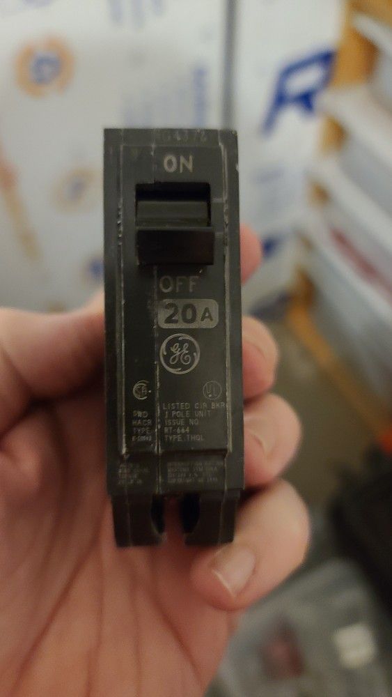 GE 20 Amp Single Pole Circuit Breaker In Good Condition