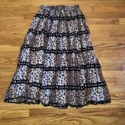 Revue size MEDIUM cheetah print long skirt in EXCELLENT condition