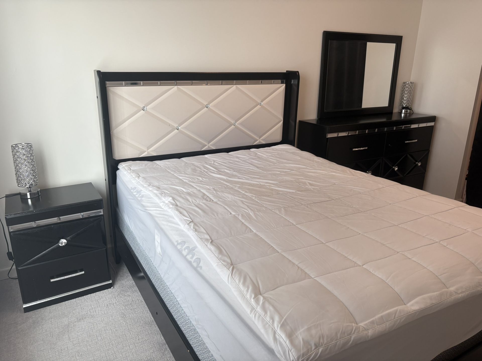Bed Set For Sale (MUST PICK UP)