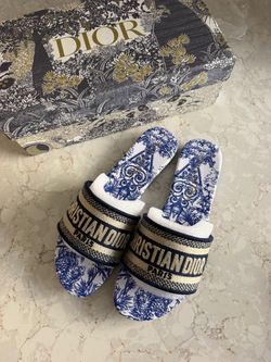 Women sandals