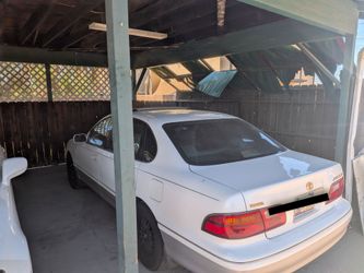 Clean Toyota Avalon just needs interior cleaned up